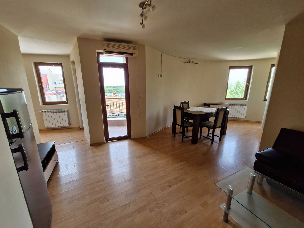 Продава се Четиристаен апартамент в Плевен, Дружба 2 - 131 кв.м за 993 €/кв.м - Снимка #2