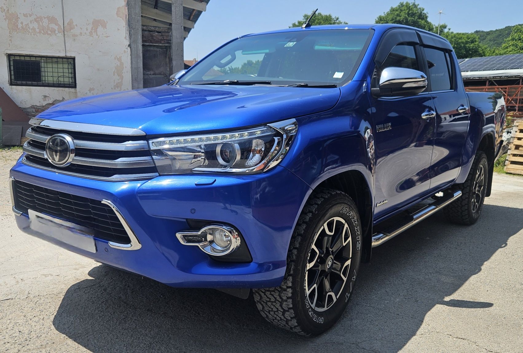 Toyota Hilux 2.4d На Части