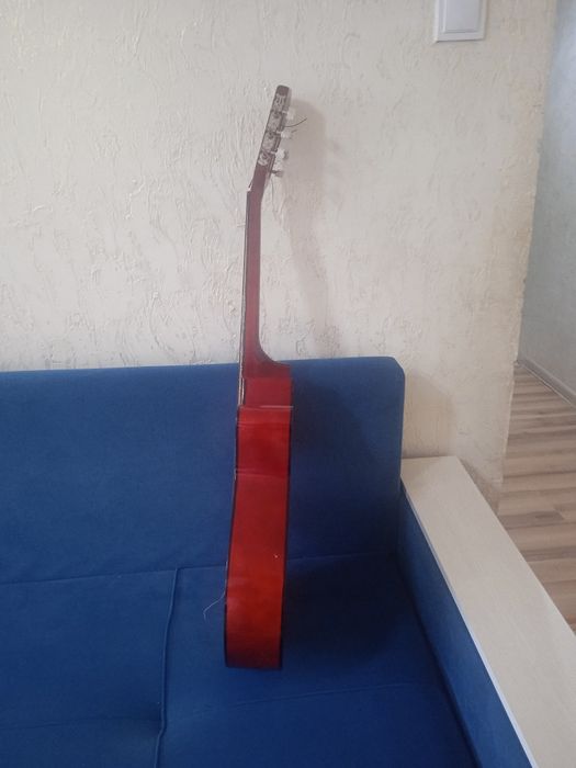 Гитара 6 струнная в очень хорошем состоянии