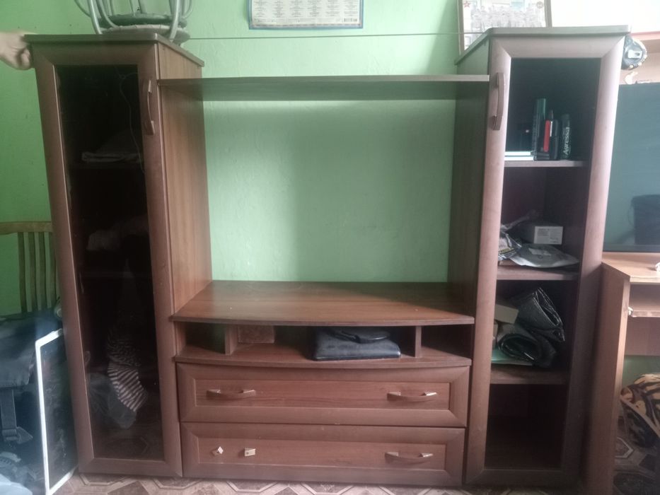 Стенка в зал с полками