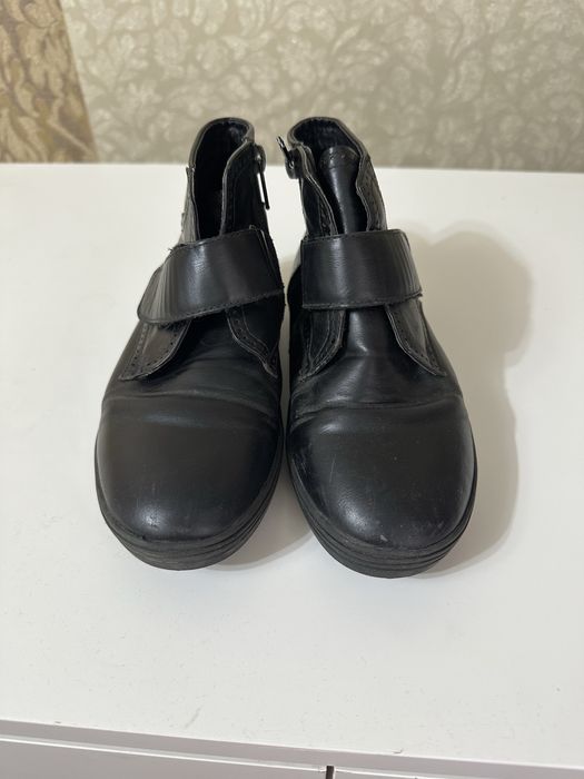 Продам осенние ботинки на мальчика