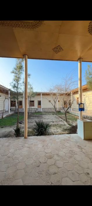 Шахар марказидан Катта ховли сотилади.