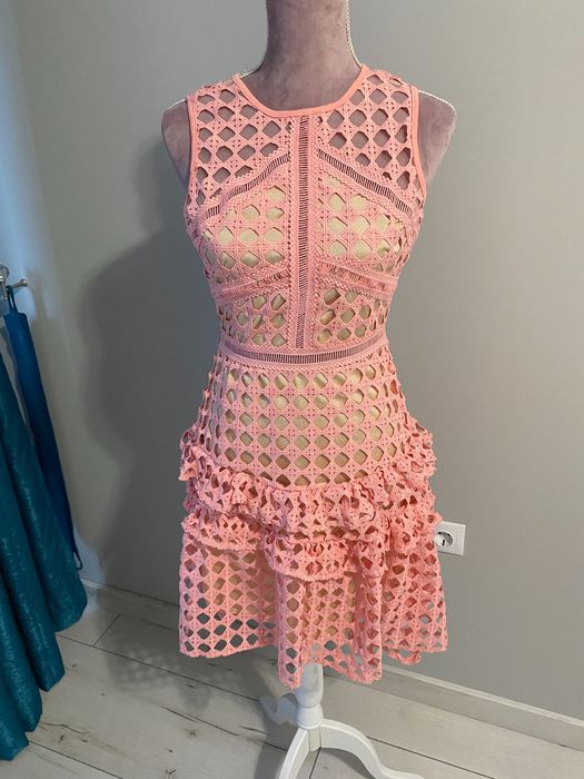 Дантелена рокличка