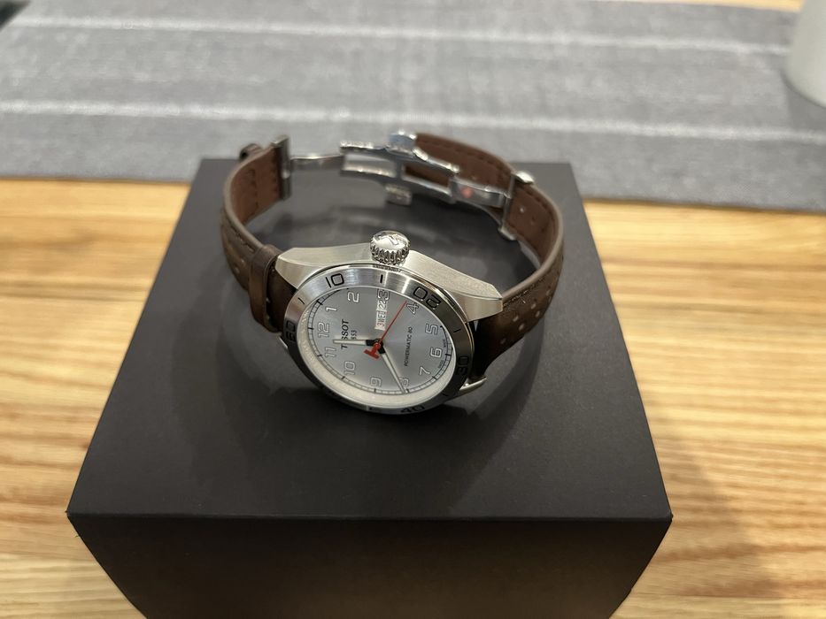 Продавам часовник TISSOT