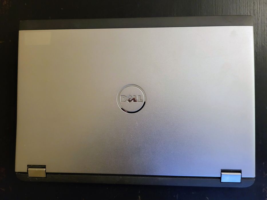 Продавам лаптоп Dell Vostro 3360 за части.