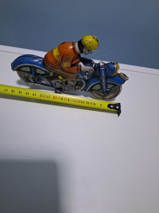 Стар ламаринен мотоциклет