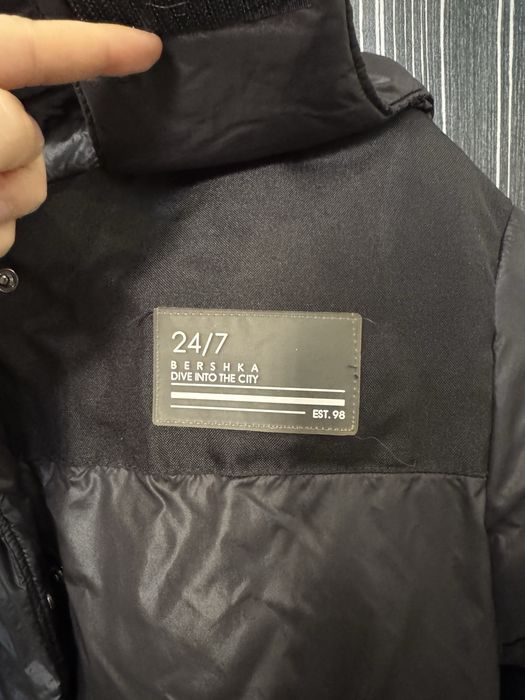 Черно късо яке в черно от Bershka