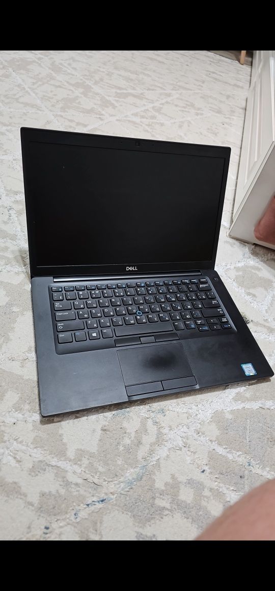 Ноутбук DELL Core i7 8gen ozu 8гб. Ssd 256гб. В идеальном состояний.