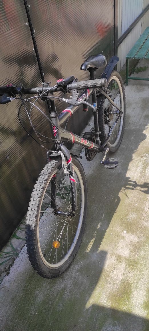 Vând bicicleta DHS