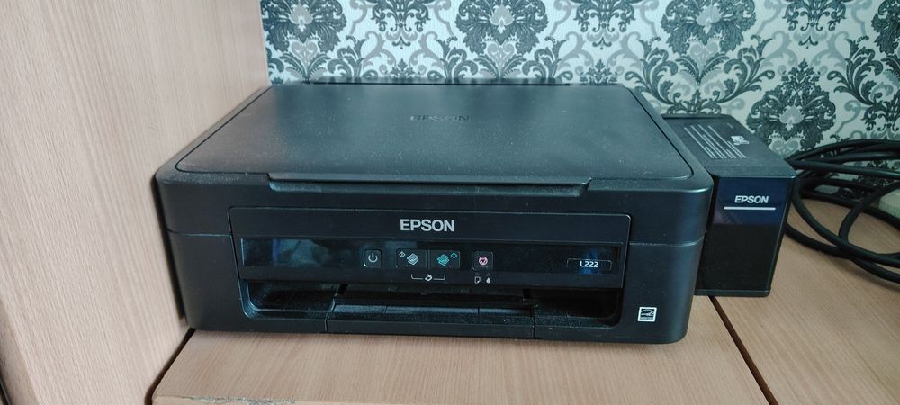 Продам принтер EPSON 4 цвет в хорошом состоянии