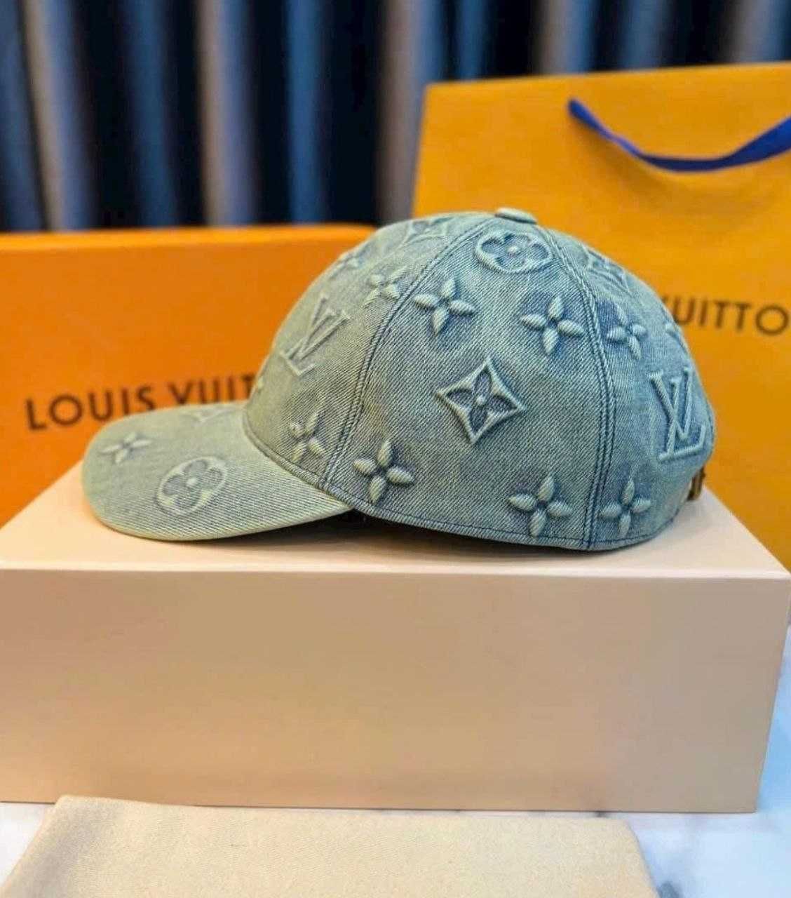 Шапка  ​Louis Vuitton LV