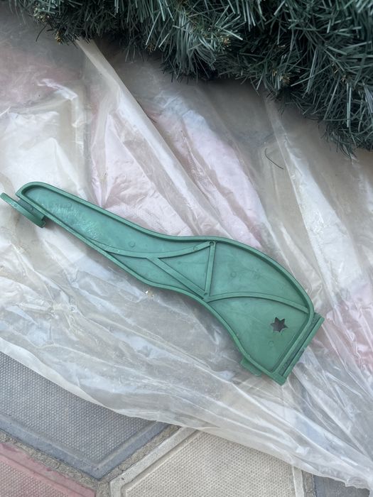 продам 1,5 метр ёлку