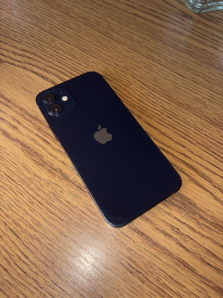 IPhone 12 128 - Funcțional, baterie 76%