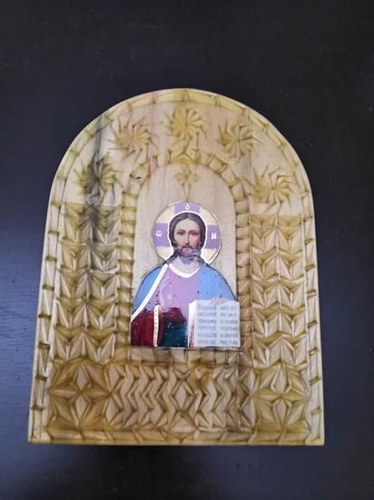 Icoane sculptate manual pe lemn de tei sau mesteacan