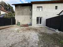 Apartament cu 3 camere si curte proprie