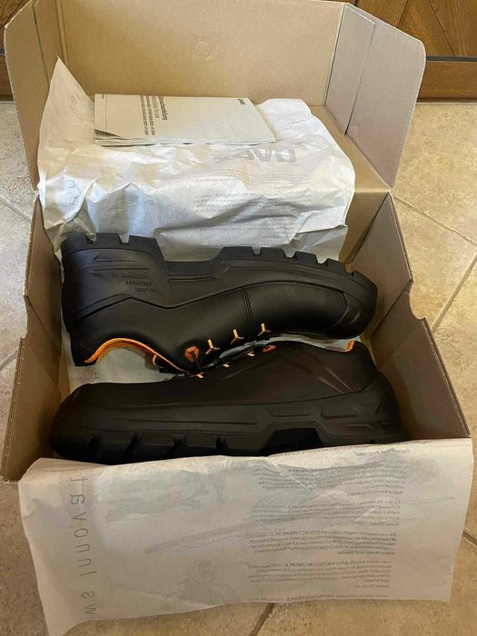 Обувки "Uvex "- нови