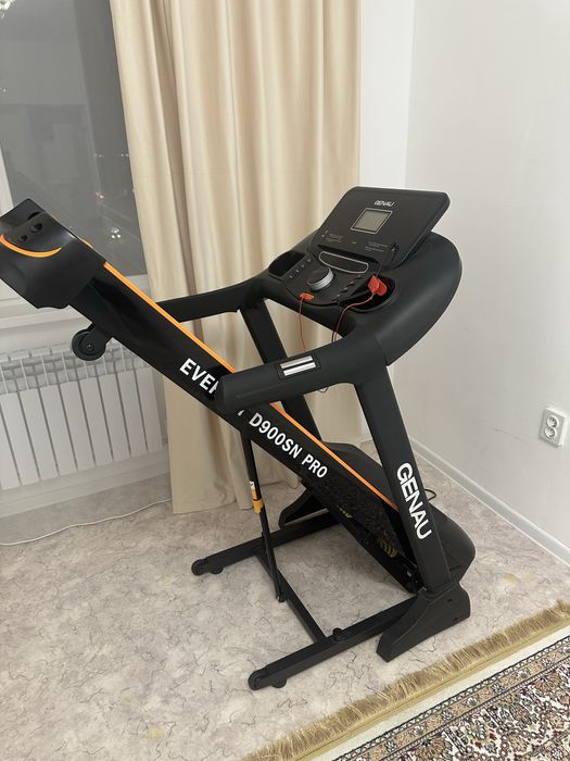 Беговая дорожка Genau Everest D1000S Pro