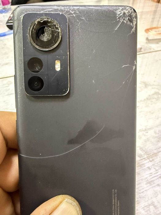 Xiaomi 12 Pro Повредедн заден панел
