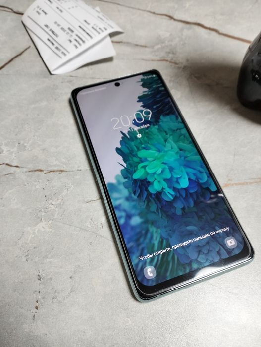 Продам samsung s20 fe