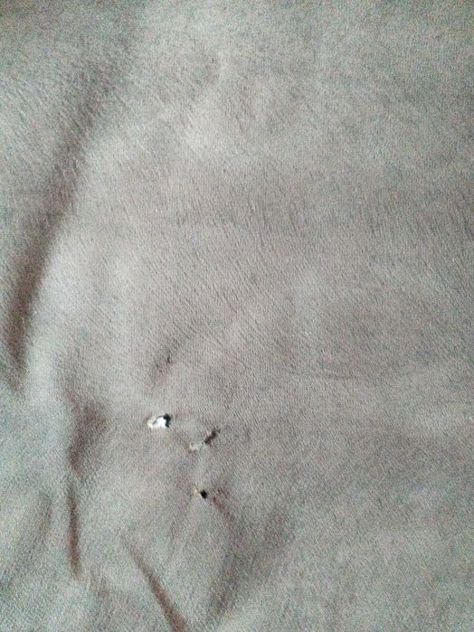 Продавам стар диван