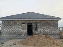Продам недостройный дом крыша есть 10 соток участок.