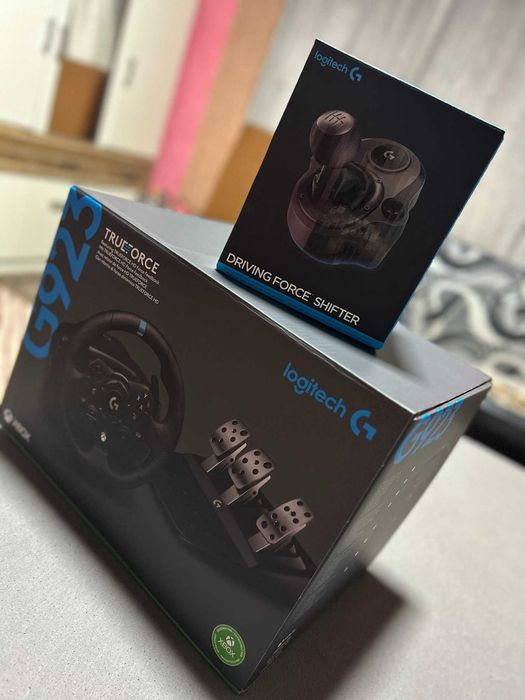 Volan Logitech G923 Trueforce si shimbator de viteze