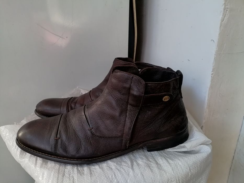 Продам кожаные казачки.