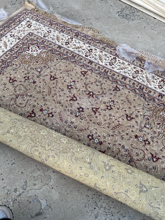 Продаются ковры.