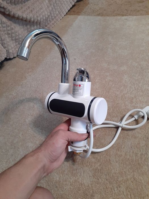 Продам водонагреватель кран  новый