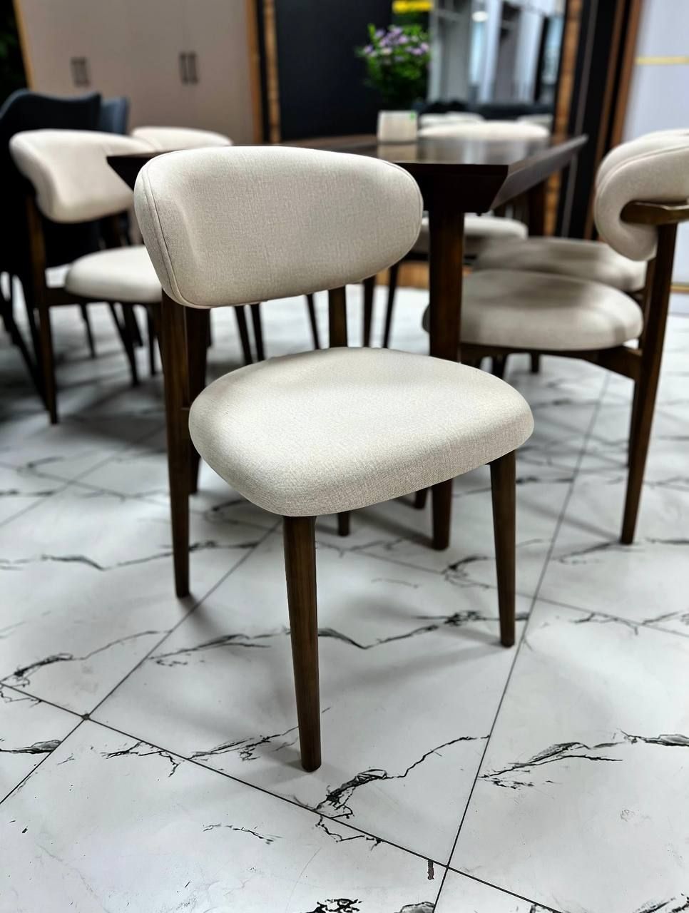 Стол и 6 стульев от Comfort Mebel