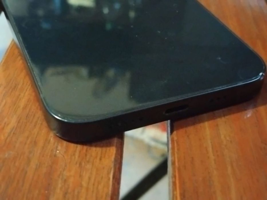 iPhone 12 în stare bună de funcționare