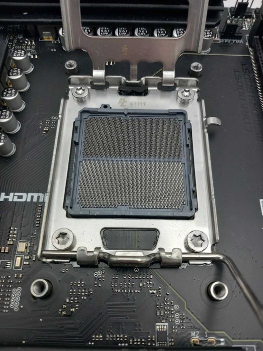 MSI MAG B650 Tomahawk WIFI + RYZEN 5 9600X 6-Core 5.4 GHz AM5