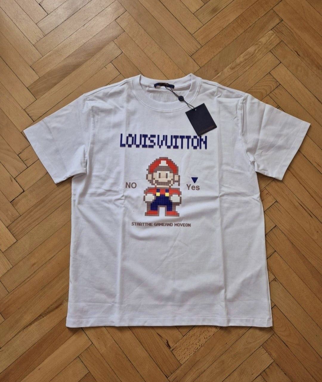 РАЗПРОДАЖБА! Оригинална мъжка тениска Louis Vuitton / Размер Л /