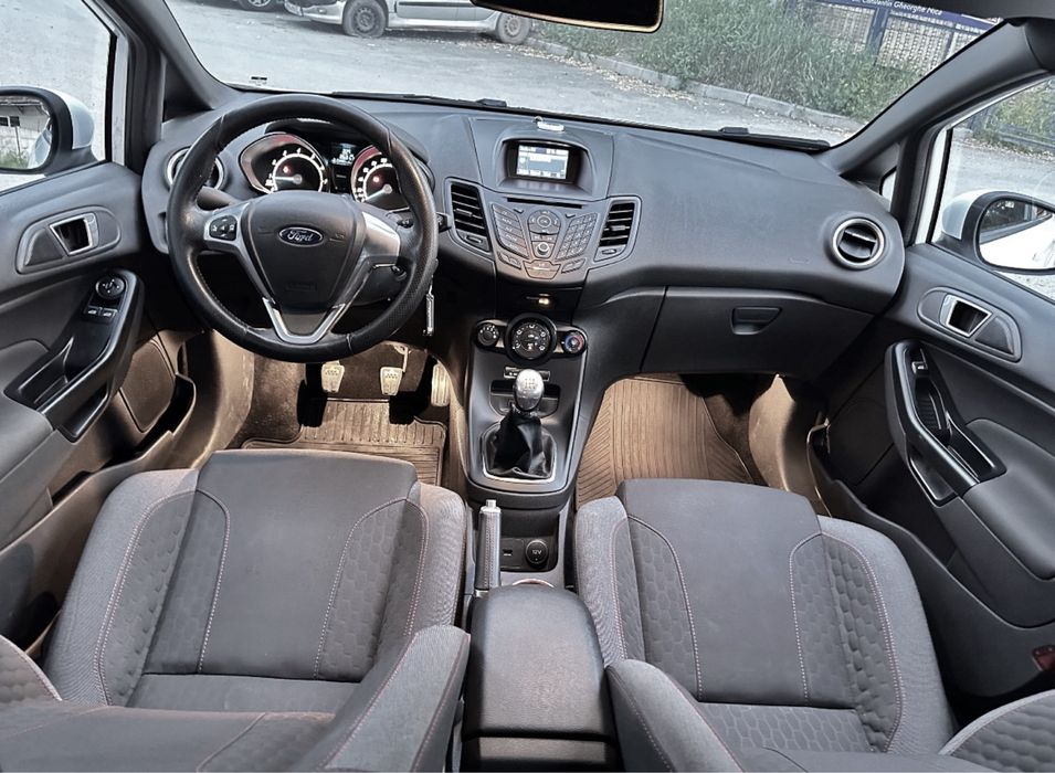 Ford Fiesta ST-line alb 140cp