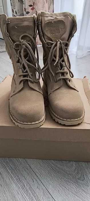 Bocanci militari NOI