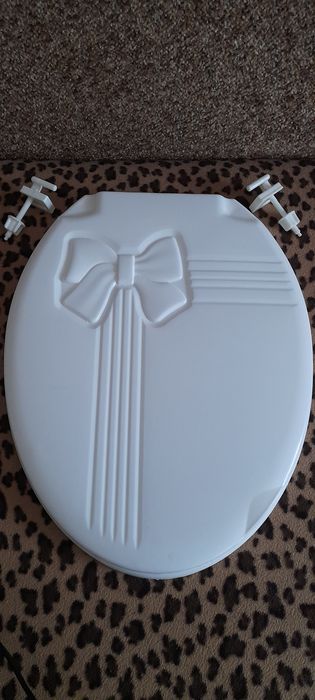 Продам детское сиденье на унитаз новое и крышку для унитаза б/у
