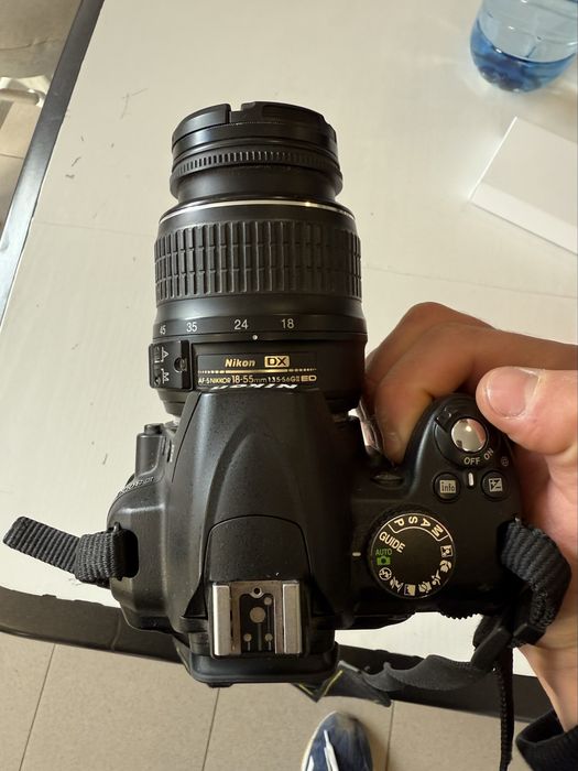 Камера Nikon D3000 с обектив в отлично състояние