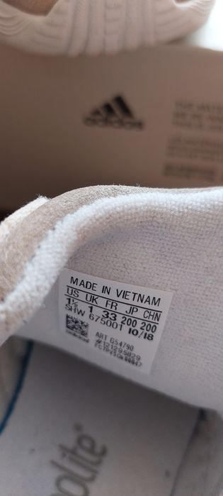 Adidași adidas piele, nr.33, aproape noi!
