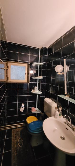 Vand apartament 3 camere etajul 1 centrala noua