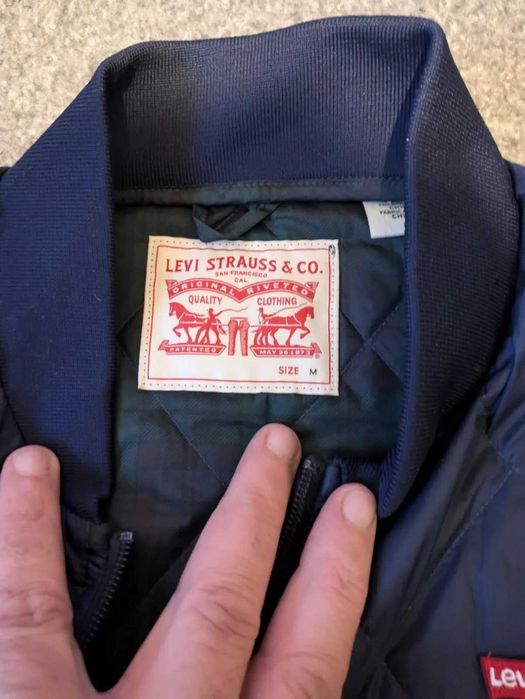 Леко,  дамско пухено яке Levis размер М.