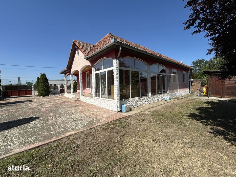 Vand vila Simand,jud.Arad, 1.800 mp, moderna,toate utilitati(incl.gaz)