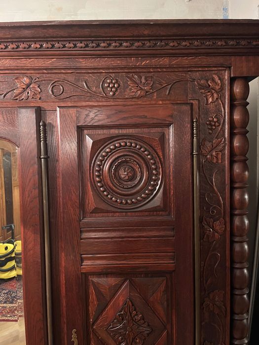 Масивен дъбов гардероб