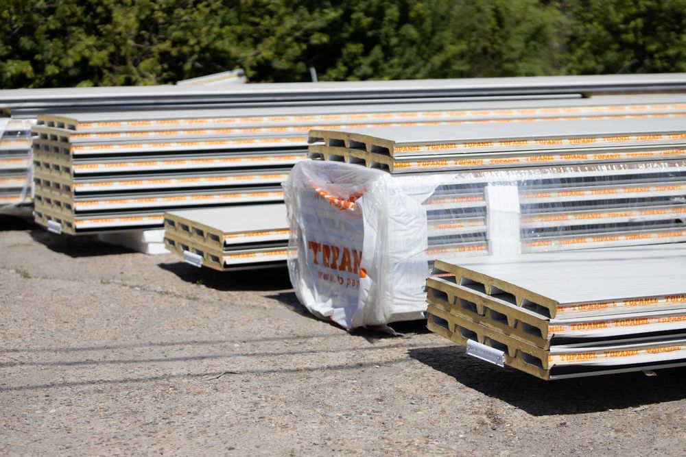 Panouri termoizolante tip sandwich