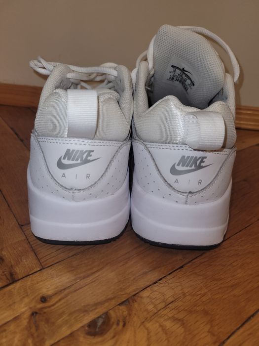 Бели маратонки Nike air