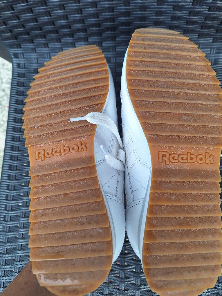Бели маратонки на Reebok