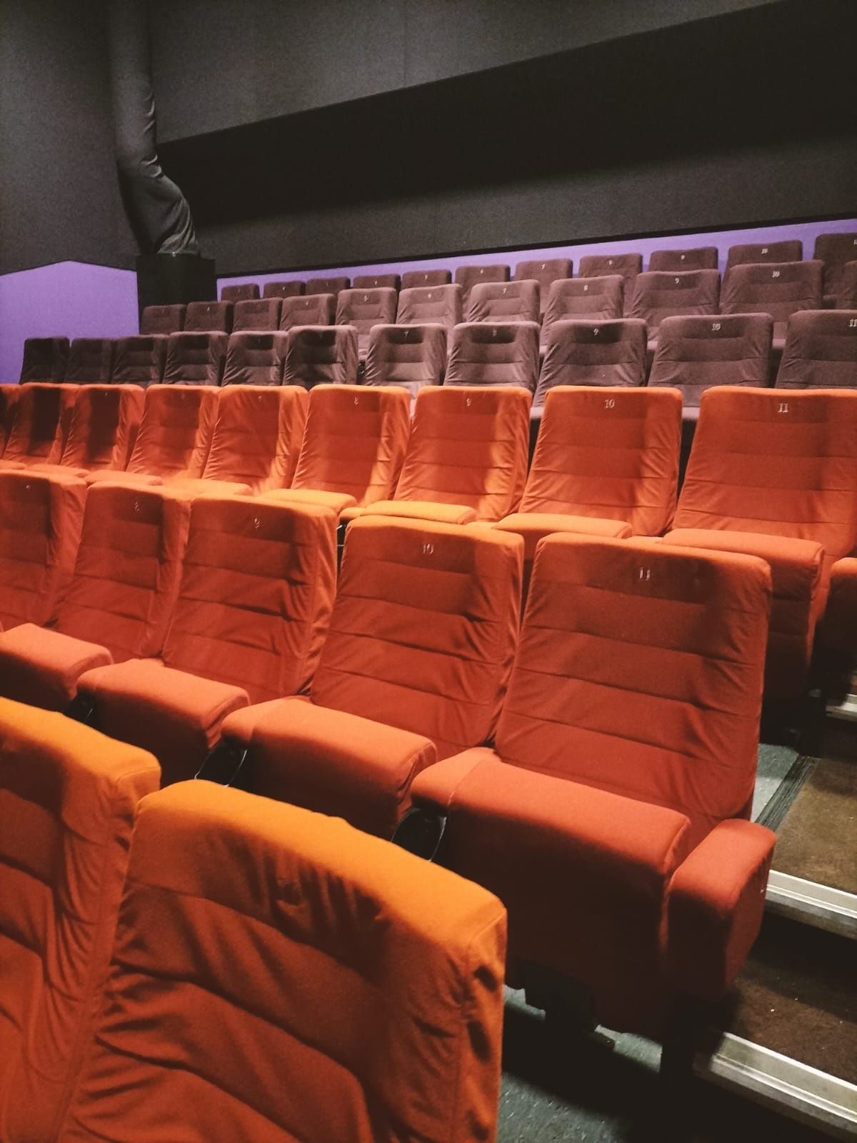 scaune cinema amfiteatru săli de sport tribune super confortabile