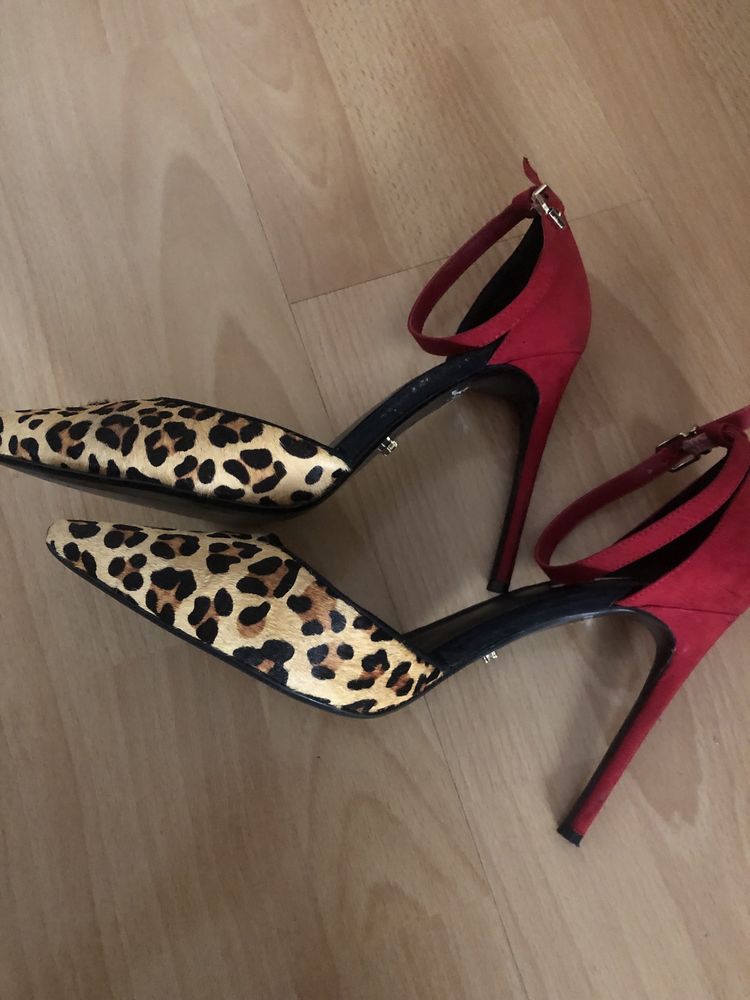 Pantofi cu toc inalt