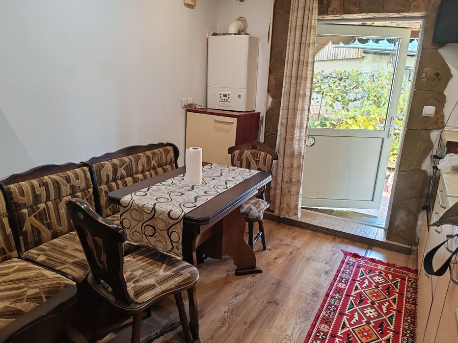 Închiriez apartament 3 camere și 2 bai