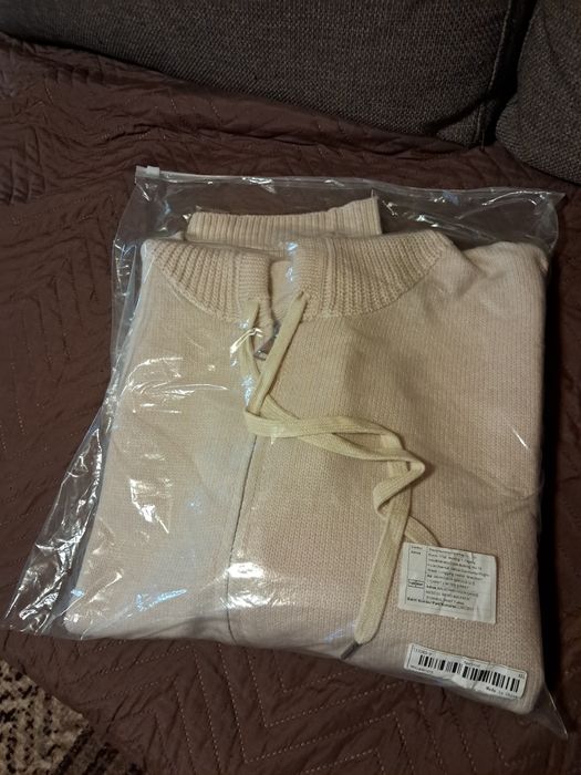 Суитчер ( жилетка) унисекс - един брой  4ХЛ и един брой  2XL