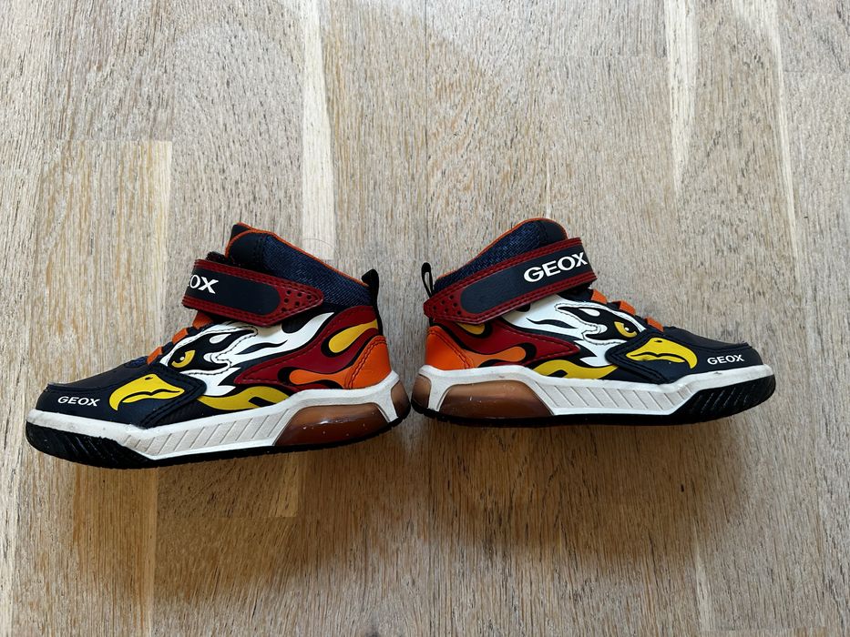 Vand adidasi Geox, marime 24, cu luminite, stare buna